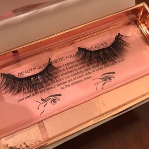 Beautiful full sized magnetic lashes!